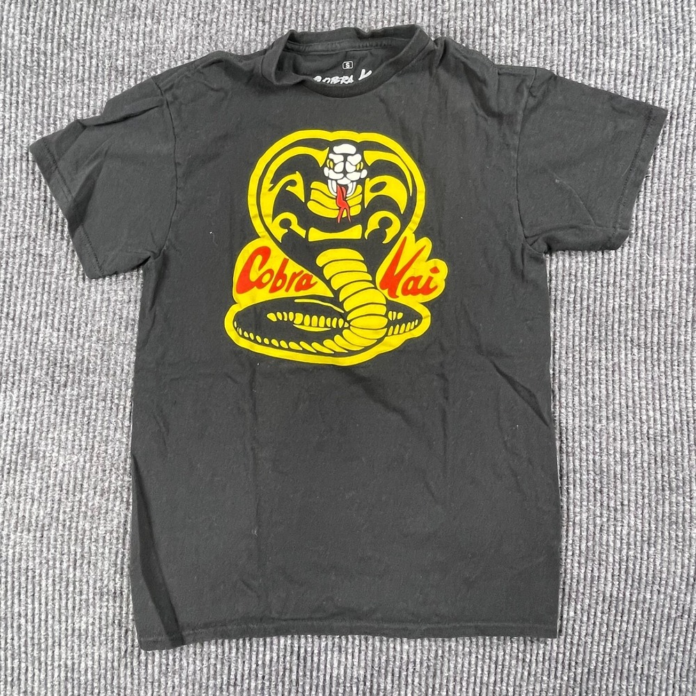 Kobra Kai T Shirt Mens Small S Black Snake Graphic Modern Sony‎ Short Sleeve
